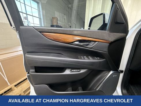 Used 2016 Cadillac Escalade ESV Luxury image 31