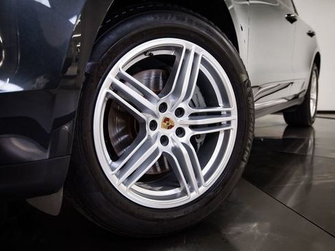 Certified 2021 Porsche Macan S AWD/4WD image 12