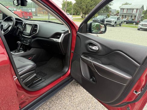 Used 2014 Jeep Cherokee Trailhawk w/ Leather Interior Group AWD/4WD image 14