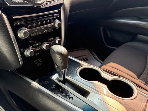 Used 2019 Nissan Pathfinder S image 19