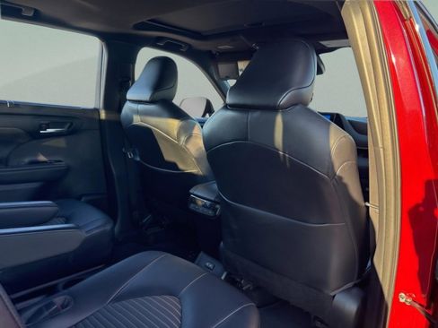 Used 2023 Toyota Highlander XSE image 31