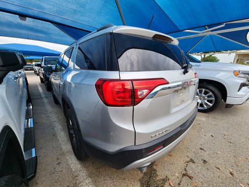 Used 2019 GMC Acadia SLT image 3