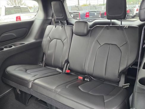 New 2026 Chrysler Pacifica Select image 7