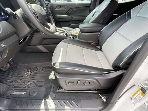 Certified 2024 Chevrolet Colorado Trail Boss w/ Technology Package AWD/4WD image 17