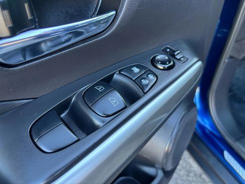 Used 2020 Nissan Kicks SR w/ SR Premium Package image 43