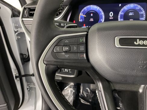 Used 2023 Jeep Grand Cherokee L Laredo w/ Luxury Tech Group I AWD/4WD image 23