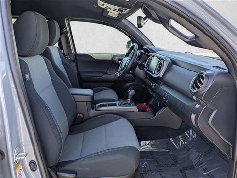 Used 2020 Toyota Tacoma TRD Off-Road w/ Technology Package AWD/4WD image 19