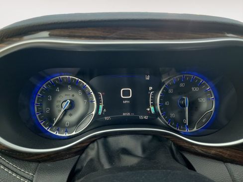 Used 2022 Chrysler Pacifica Limited FWD image 18