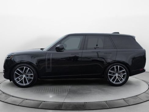 Certified 2025 Land Rover Range Rover SE image 4