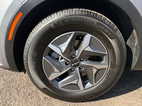 Used 2022 Kia Sorento S image 11