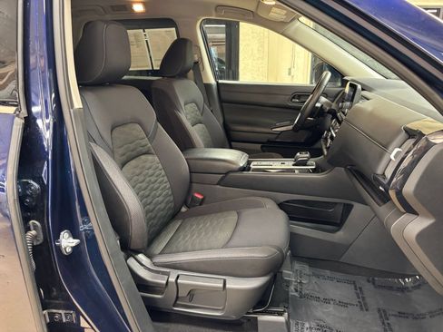 Used 2025 Nissan Pathfinder SV FWD image 39