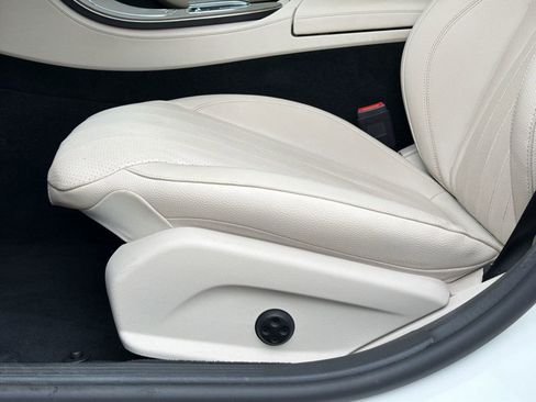 Used 2022 Mercedes-Benz E 350 Sedan image 14