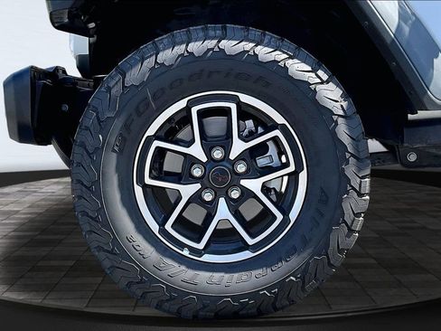 Certified 2025 Jeep Wrangler Unlimited Rubicon w/ Convenience Group AWD/4WD image 30