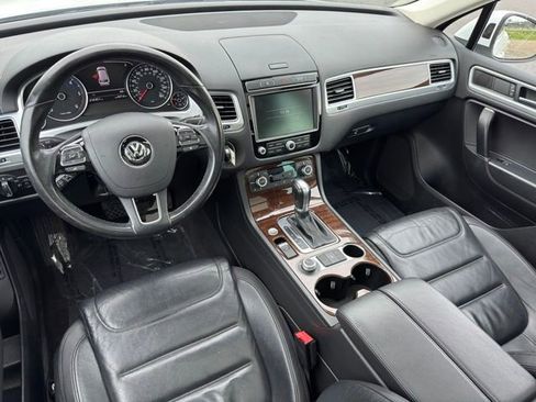 Used 2015 Volkswagen Touareg TDI AWD/4WD image 6