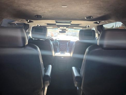 Used 2017 Cadillac Escalade Platinum image 13