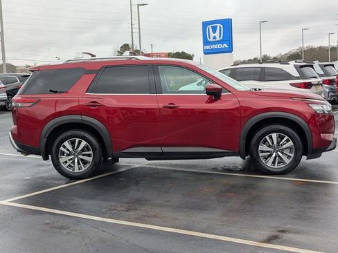 Used 2024 Nissan Pathfinder SL image 7