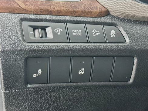 Used 2018 Hyundai Santa Fe Sport w/ 2.4L Tech Package 04 FWD image 17