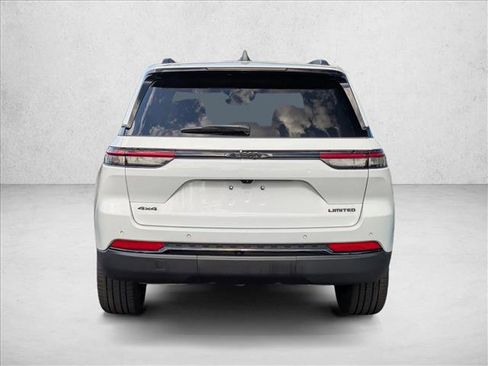 Used 2025 Jeep Grand Cherokee Limited w/ Black Appearance Package image 7