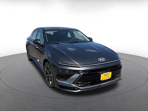 Used 2025 Hyundai Sonata SEL FWD image 3