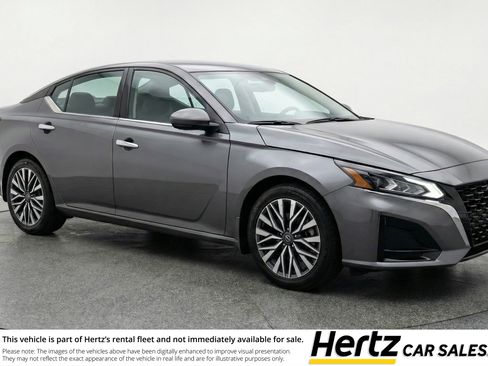 Used 2025 Nissan Altima 2.5 SV image 1