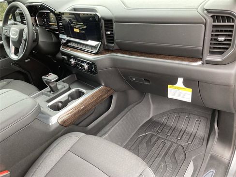 New 2026 GMC Sierra 1500 Elevation image 16