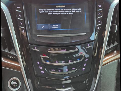Used 2019 Cadillac Escalade ESV Luxury AWD/4WD image 9