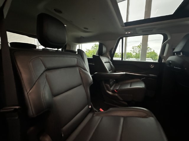 Certified 2025 Lincoln Navigator Reserve AWD/4WD image 37