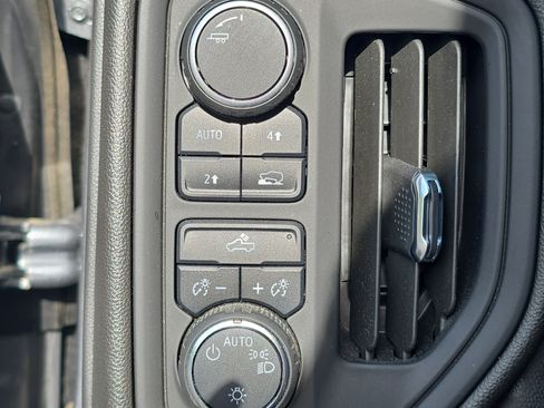 Used 2022 Chevrolet Silverado 1500 Custom AWD/4WD image 23