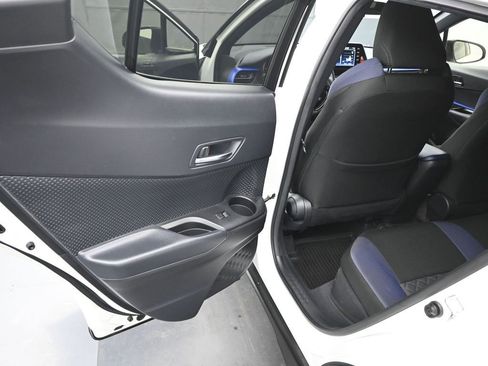 Used 2020 Toyota C-HR XLE image 11