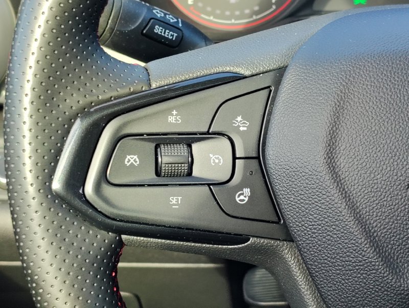 Used 2024 Chevrolet Trax RS w/ Sunroof Package FWD image 53