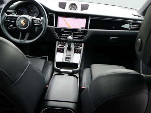 Certified 2023 Porsche Macan AWD/4WD image 13