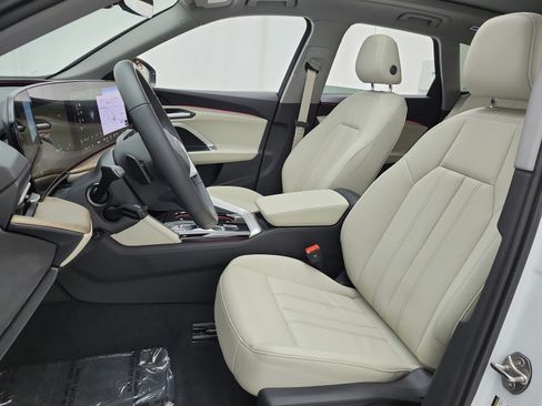 Used 2025 Audi Q5 Premium w/ Convenience Package AWD/4WD image 13