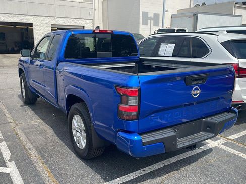 Used 2024 Nissan Frontier SV w/ SV Convenience Package image 3