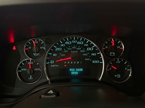 Used 2023 Chevrolet Express 3500 w/ Driver Convenience Package RWD image 20