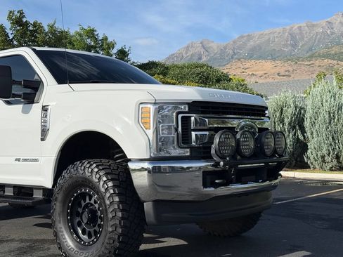 Used 2019 Ford F250 XLT w/ FX4 Off-Road Package AWD/4WD image 17