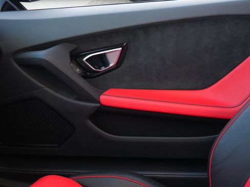 Used 2023 Lamborghini Huracan EVO image 17