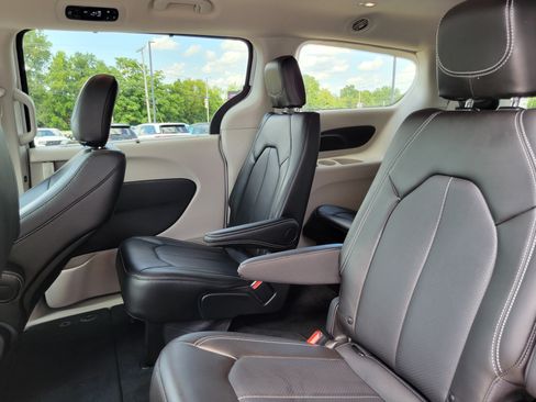 Used 2024 Chrysler Pacifica Touring-L w/ Road Tripper Package FWD image 20