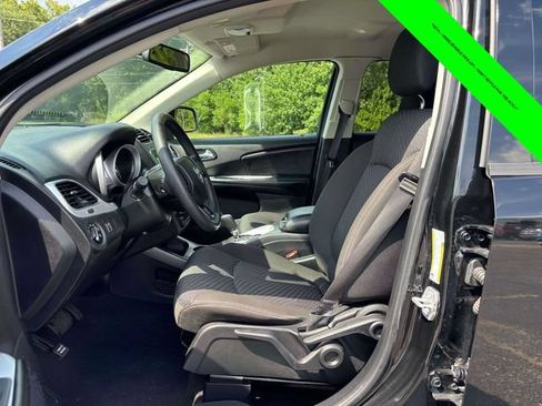 Used 2019 Dodge Journey SE FWD image 3