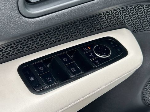 Certified 2023 Nissan Ariya FWD image 28