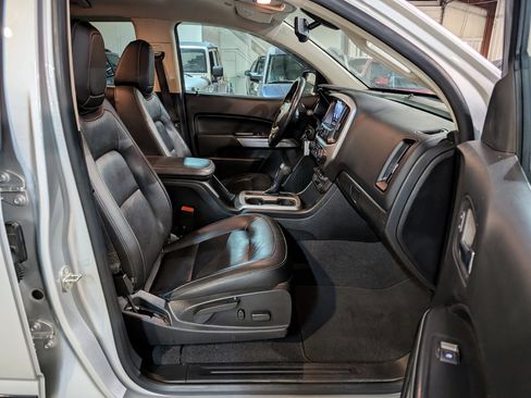 Used 2019 Chevrolet Colorado LT w/ Colorado RST Special Edition image 28