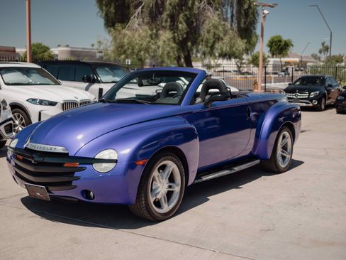 Used 2003 Chevrolet SSR w/ Preferred Equipment Group RWD image 17