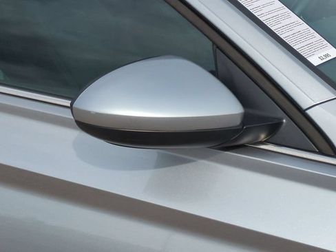 Used 2025 Volkswagen Jetta SE FWD image 12