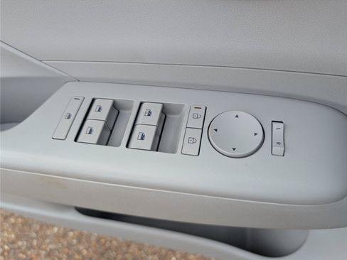 Used 2025 Hyundai Kona SEL FWD image 27