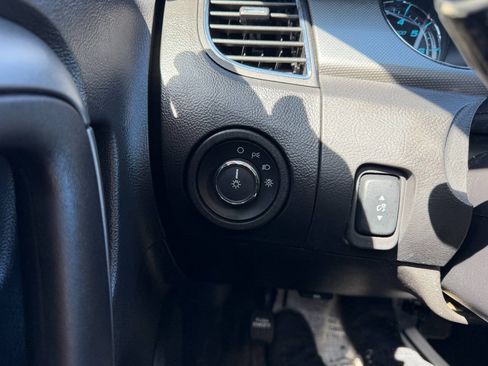 Used 2010 Ford Taurus SEL FWD image 16