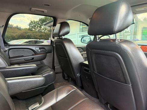 Used 2014 Chevrolet Tahoe LT w/ Luxury Package AWD/4WD image 19