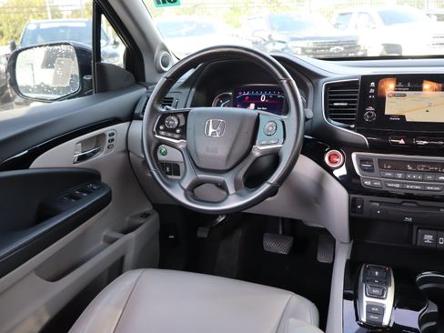 Used 2019 Honda Pilot Touring image 13