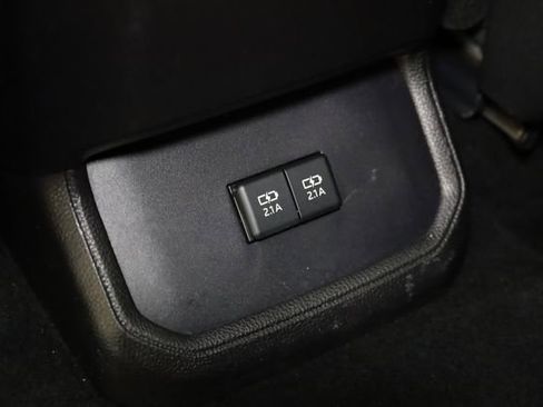 Used 2021 Toyota Highlander XLE image 32