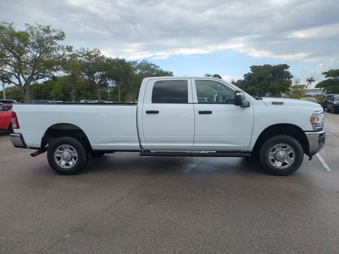 Used 2024 RAM 2500 Tradesman w/ Chrome Appearance Group AWD/4WD image 5