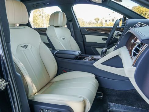 Certified 2024 Bentley Bentayga AWD/4WD image 23