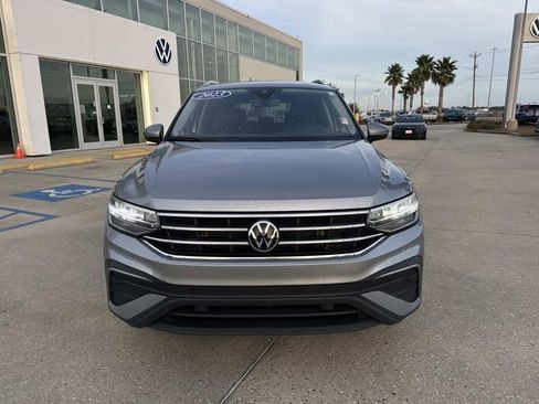 Used 2023 Volkswagen Tiguan SE FWD image 2